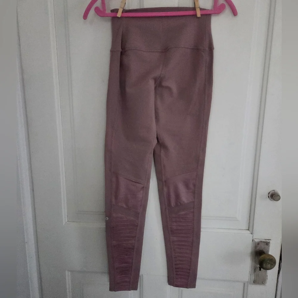 Alo High Waist Moto Legging in Smoky Quartz & Smoky Quartz